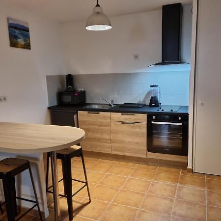 Appartement 1 Chambre Avec Piscine 于泽斯 外观 照片