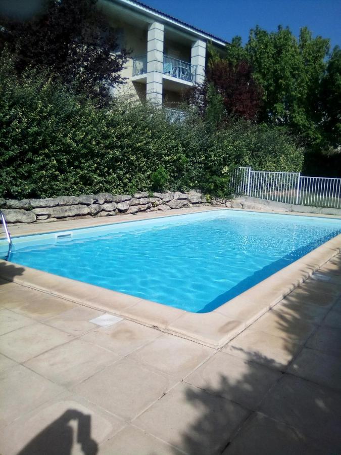 Appartement 1 Chambre Avec Piscine 于泽斯 外观 照片